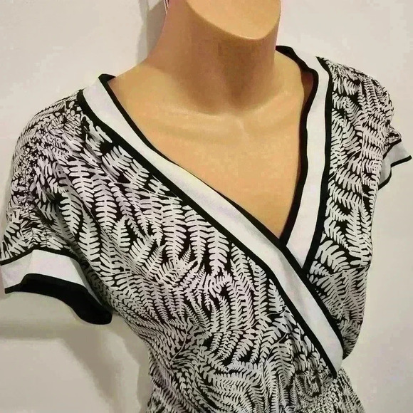 Michael Kors Fit & Flare Faux Wrap Black White Fern Pattern Cap Sleeve Dress - Picture 1 of 10